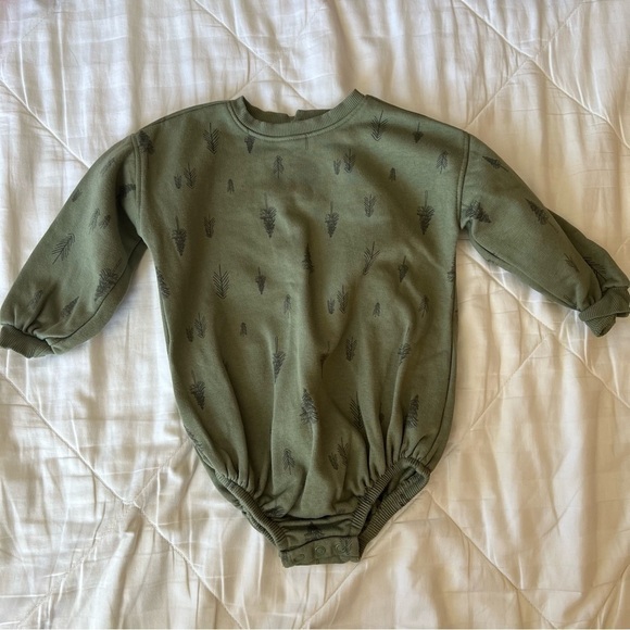 Grayson Collective Baby Bubble Sweashirt Romper in Green Forest Print Size 18 Mo - Picture 2 of 10